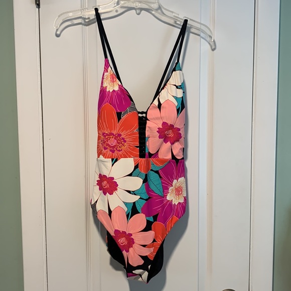La Blanca In full bloom reversible plunge one piece ,  size 12 - Picture 7 of 12